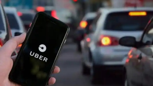 Taxistas en alerta ante la llegada de Uber Moto a la ciudad