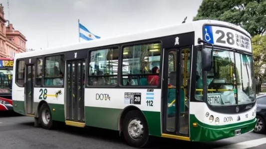 En Buenos Aires se adelantó el paro de colectivos, que en Santa Fe comienza a la medianoche
