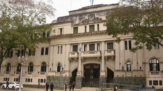 Tres años y medio de prisión al preso que escapó esposado de un patrullero