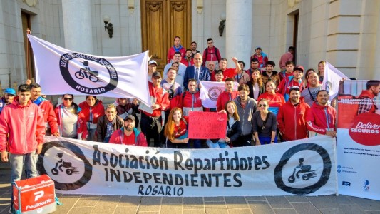 Trabajadores de deliverys se manifestaron frente a la Legislatura