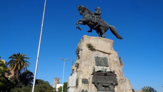 Violenta pelea entre cuidacoches, con facas y fierros, a metros del Ministerio de Seguridad