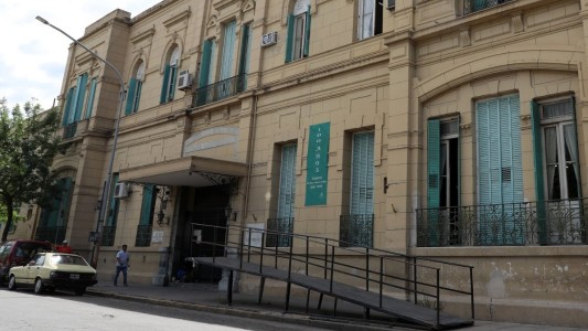 Salvaje ataque en el Parque Garay: apuñalaron en el vientre a una joven embarazada