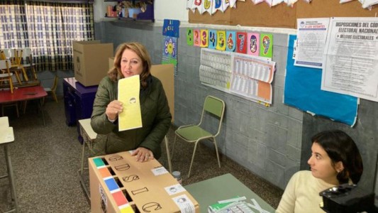 Mónica Fein emitió su voto: "estamos muy contentos con la campaña que hemos hecho"