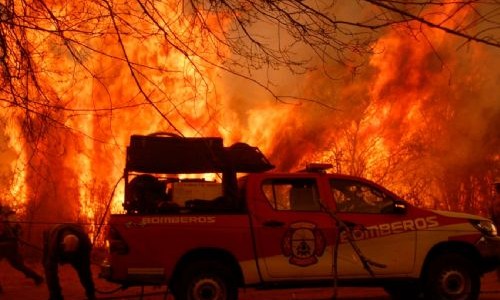 Córdoba: delincuentes les robaron a los bomberos mientras intentaban apagar el fuego en el Uritorco