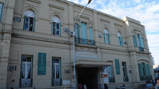 Lo balearon en el abdomen y se encuentra grave en el hospital Cullen