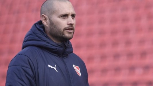 "No quiero se cómplice", con una fuerte crítica a los directivos, renunció Damián Albil en Independiente