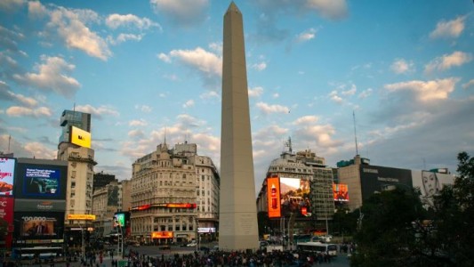 El streamer Spreen realizó una transmisión de 24 horas desde el Obelisco con fines benéficos