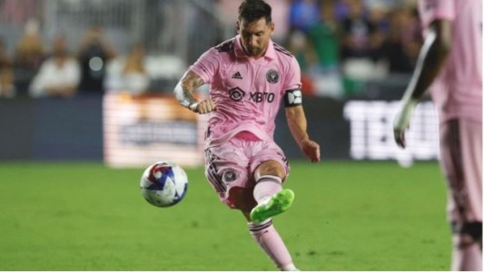 Una futbolista amateur revendió su entrada para ver a Messi para pagar una cirugía