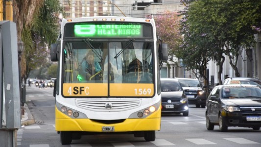 Las empresas de colectivo decidieron reducir la frecuencia nocturna