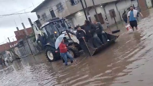 Inundaciones y evacuados por las fuertes tormentas en Buenos Aires