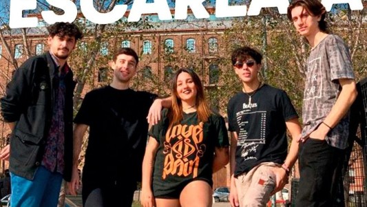 Llega "Rojo Escarlata" al escenario de La Cuadra