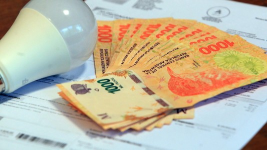 Por la devaluación habrá nuevos aumentos en las facturas de la luz para usuarios sin subsidios