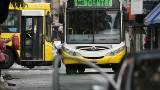 Colectivos: el servicio dejó de funcionar por la falta de pago de salarios