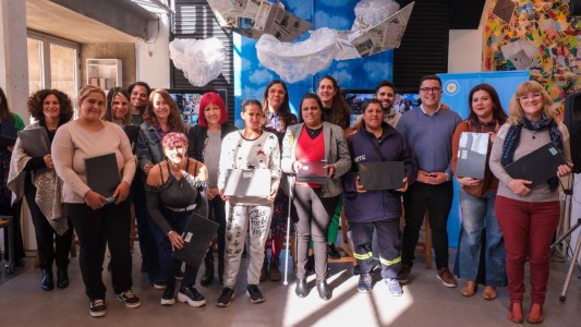 Conectadas por la Democracia: Promotoras territoriales de género recibieron sus tablets