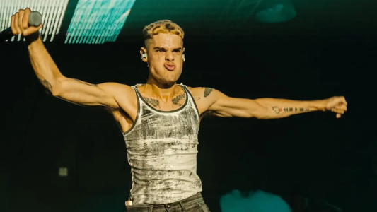 Llega "Barro", lo nuevo de Ca7riel, al escenario de Tribus Club de Arte