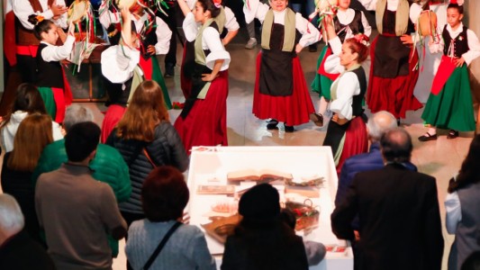 Se inauguró una muestra por los 150 años de la “Dante Alighieri”