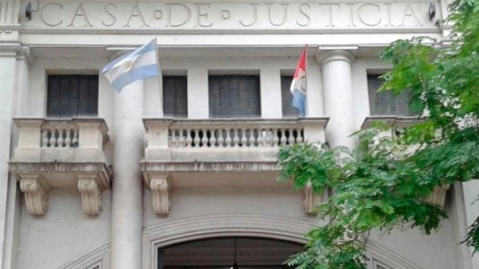 Condenan a un policía por agredir a un hombre e incriminarlo falsamente