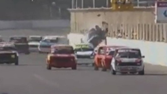 Un auto chocó el alambrado y una mujer sufrió lesiones graves