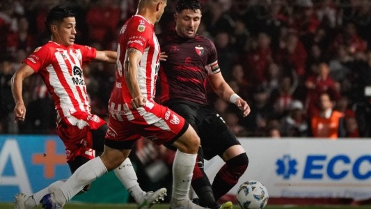 Colón se complica solo: jugó mal y perdió ante un rival directo