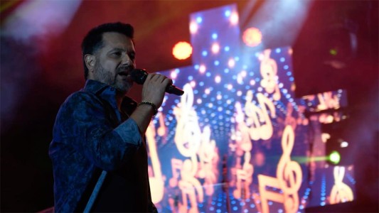 Llega Jorge Rojas al escenario de ATE Casa España