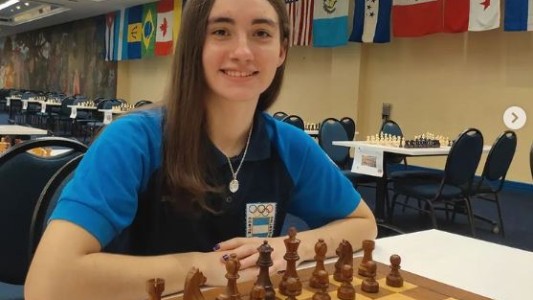 La argentina Candela Francisco se consagró campeona mundial juvenil de ajedrez e hizo historia