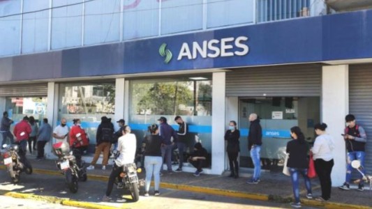 Jubilados y beneficiarios de asignaciones: Cuándo se cobra el bono de $37.000 en el mes de octubre