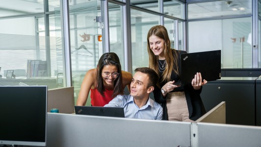 "Sé el protagonista de tu futuro profesional": Techint busca sumar a 400 jóvenes recién graduados