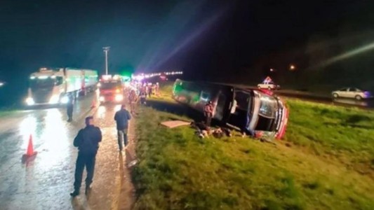 Volcó un micro con estudiantes en la ruta 14: hay al menos 10 heridos