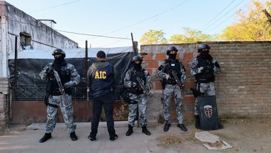 Allanamientos en varios barrios de Rosario por la investigación sobre la banda del "Pupito" Avalle