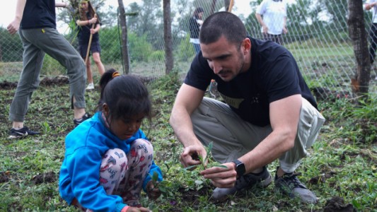 El santafesino Francisco Olcese fue nominado al premio "Abanderados" por su trabajo solidario con "Tierra latente"