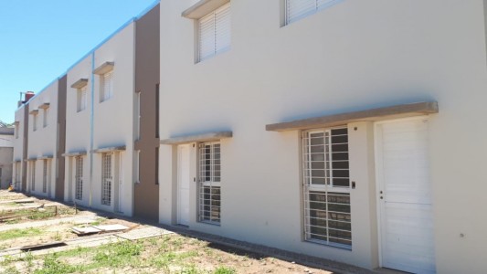 Protesta frente a las viviendas de barrio La Florida por el despido de 77 obreros