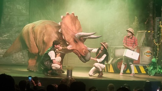 Llega "Dinosaurios, una aventura jurásica" al escenario de ATE Casa España