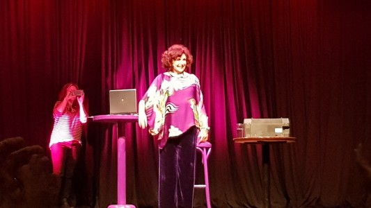 Llega la obra "¿Que hace una chica como yo en una edad como esta?" al teatro Luz y Fuerza