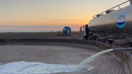 Indignante: bloqueo sindical obligó a Sancor a tirar 100.000 litros de leche