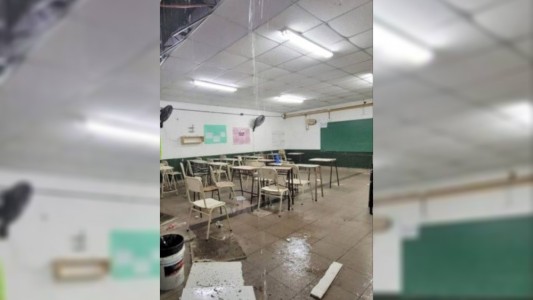 Rosario: se cayó el techo de una escuela al no resistir el agua acumulada por las lluvias