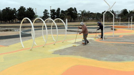 Comenzaron las tareas en los parques del Sur y Garay de cara a la temporada de verano