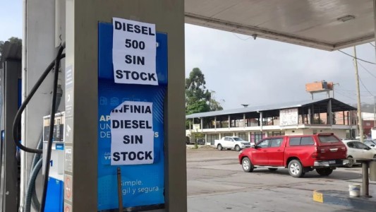 Las estaciones del interior esperan que en 10 días se normalice el abastecimiento de nafta