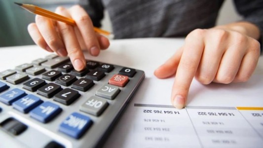 La recaudación impositiva subió en la comparación interanual pero perdió con la inflación