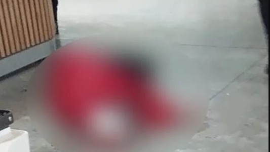 Autopsia: el turista francés que falleció en una comisaría sufrió una "muerte súbita" por una cardiopatía