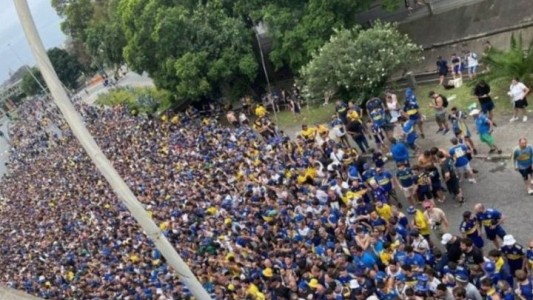 La policía reprimió a los hinchas de Boca con gases lacrimógenos en los ingresos al Maracaná