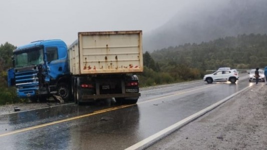 Murieron seis turistas en un choque frontal camino a Villa La Angostura