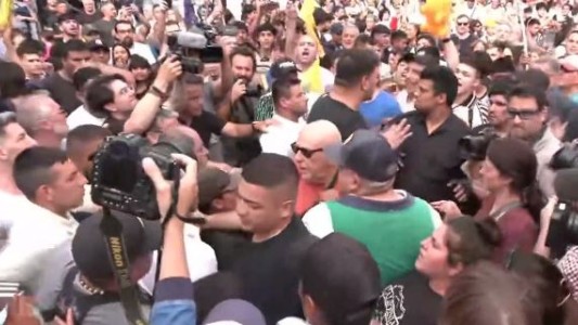 Militantes de La Libertad Avanza y Unión por la Patria se cruzaron en un acto de Milei en Ezeiza