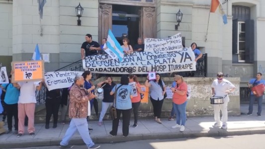 Trabajadores del Hospital Iturraspe reclamaron por el caso de malversación de fondos