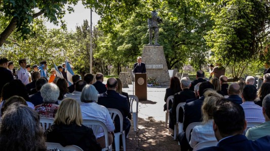 Jatón convocó a “hacer de Santa Fe un faro para la región y el país”