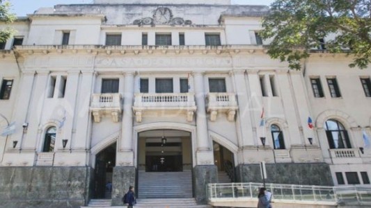 Condenaron a 14 años de prisión a un policía que abusó de una subordinada