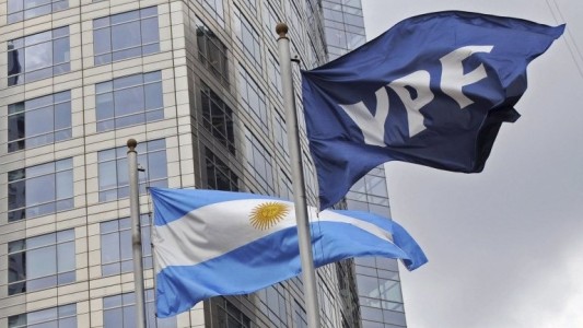 Milei ratificó que pretende privatizar YPF pero aclaró que “primero hay que recomponerla”