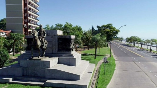 Con una marcha de antorchas, conmemoraron el nacimiento del Brigadier López