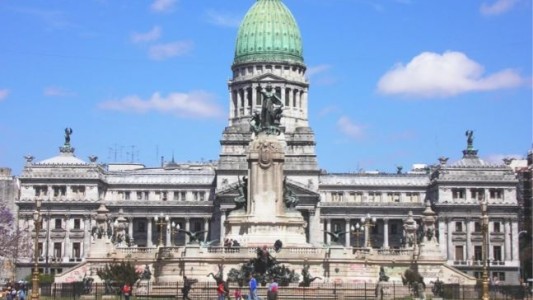 El sueldo de los diputados creció más del 800%, según el sorteo de Milei