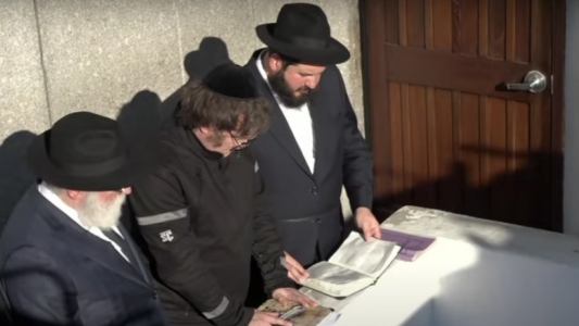 Primera parada de Milei en Estados Unidos: visitó la tumba del “rebe de Lubavitch” en Nueva York