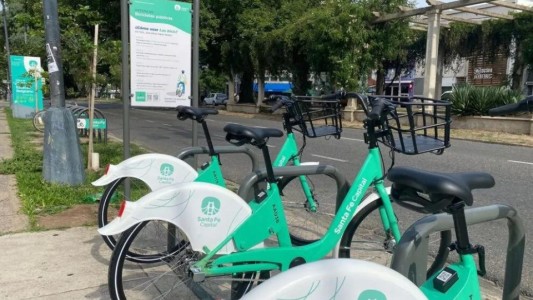 Insólito: intentaron robarse unas bicicletas municipales que estaban en la costanera